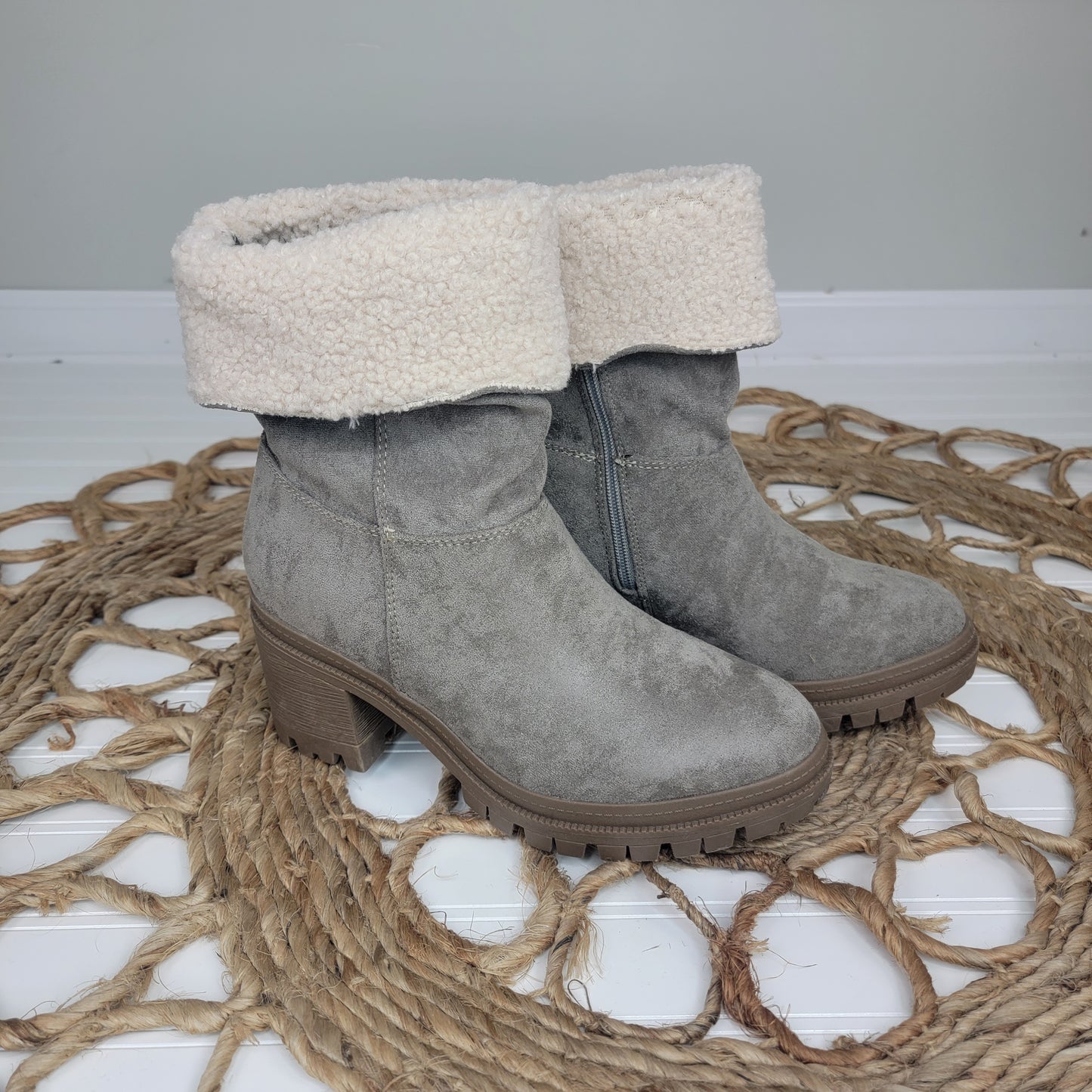 Snuggy Boot in Grey