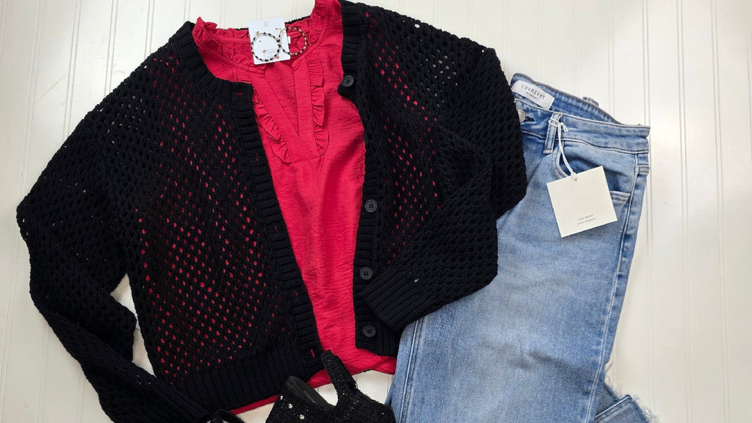 How to Build 10 Outfits from 5 Pieces (Without a Closet Full of Clothes)